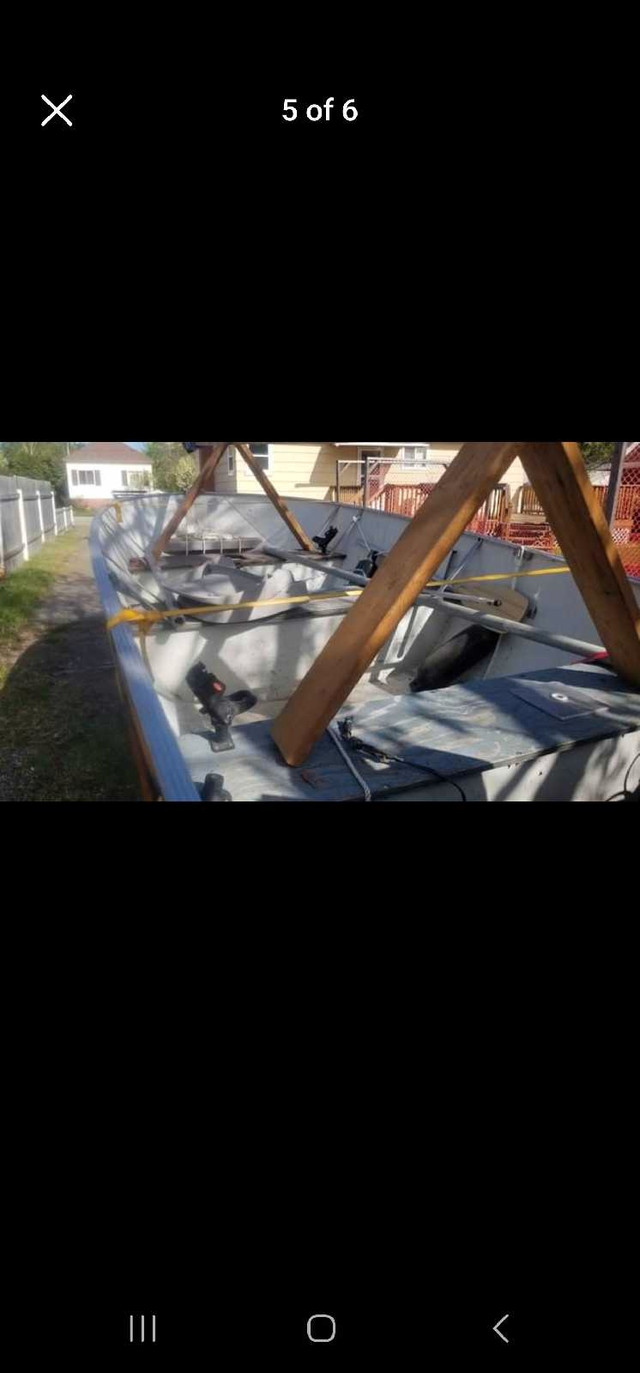 16 ft deep hull wide body aluminum boat with 40 hp motor in Powerboats & Motorboats in Sudbury