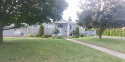 Licensed Property: 1 Furnished large master bedroom in University Heights 3 bedroom raised bungalow...