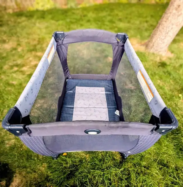 GRACO Travel Crib EXCELLENT CONDITION RARELY USED in Cribs in Mississauga / Peel Region - Image 4