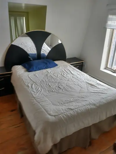 Chambre a louer 5 min. du métro Cartier Laval 700$.