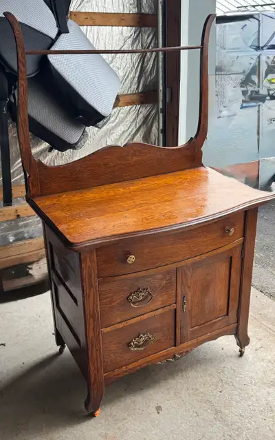 Bureau antique en bois, View more