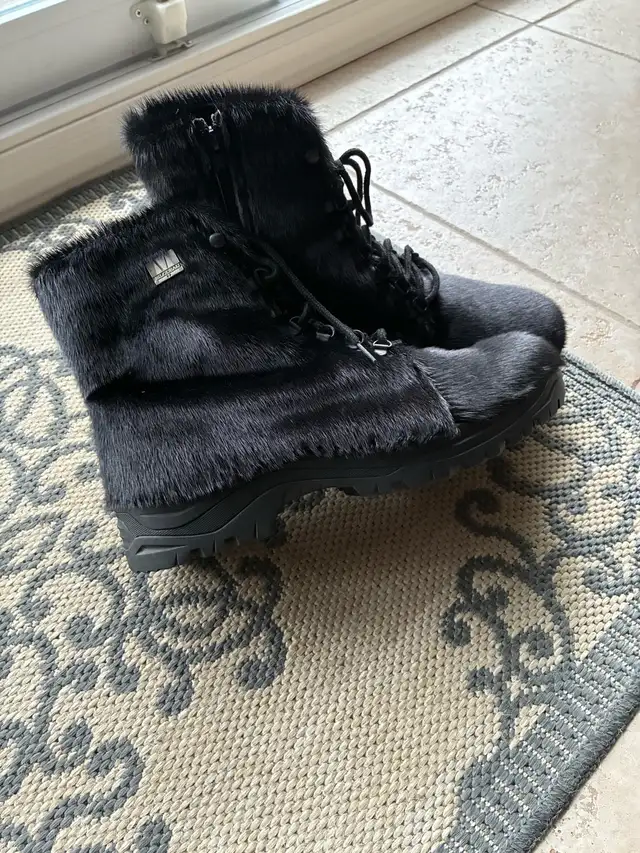bottes hiver pour homme en fourrure avec crampons in Men's Shoes in Laval / North Shore - Image 4