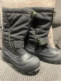 BOOTS FOR MEN. ARCTIC TRACKS BRAND IN SIZE 11. CHEAP PRICE!!!