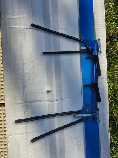 Brand new in box. I received this as a gift but I dont need it. Master Craft brand from Canadian Tir...