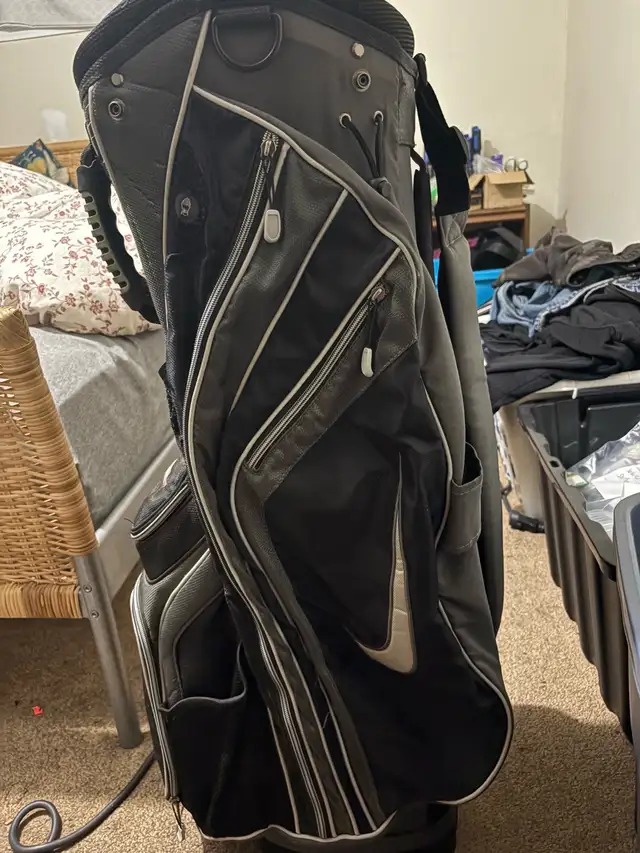 Nike Golf Bag | Great Condition in Golf in London - Image 3