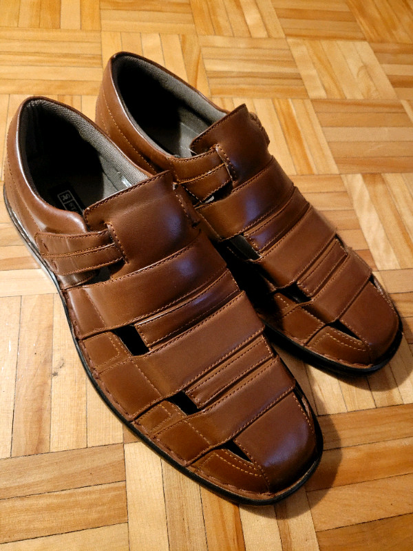 Sandales de cuir dans Chaussures pour hommes  à Ouest de l’Île