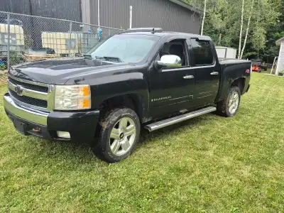 2008 Silverado 5.3L. LTZ. Tons of new parts 2 years ago. Then parked since. Fair bit of rust as seen...