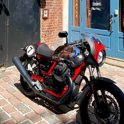 URGENT due to moving! 2021 Moto Guzzi V7 Cafe Racer · Driven 3,500 kilometers MOTO GUZZI V7 III CAFE...