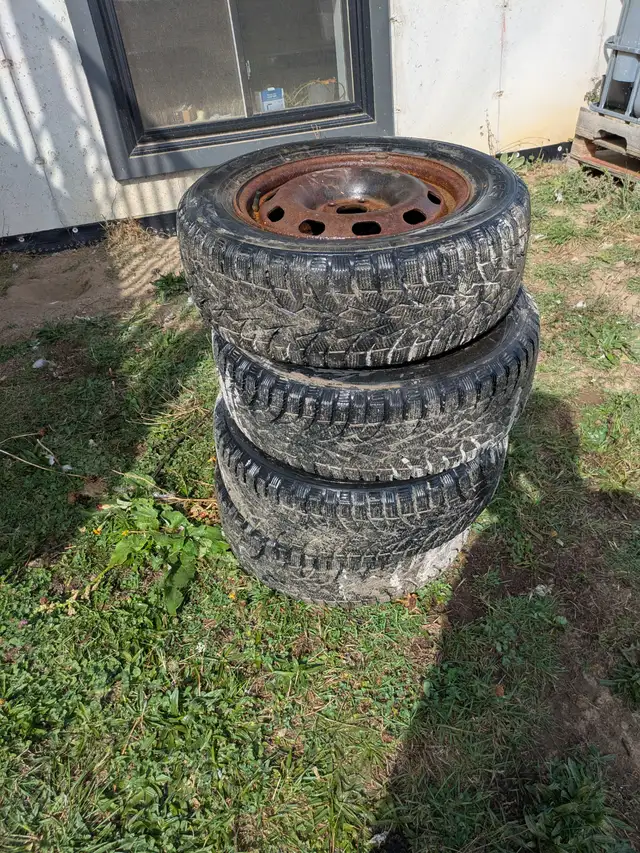 Winter tires 195/65 R15 in Tires & Rims in Kawartha Lakes - Image 2