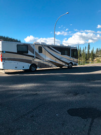 2003 Fleetwood Discovery 39’
