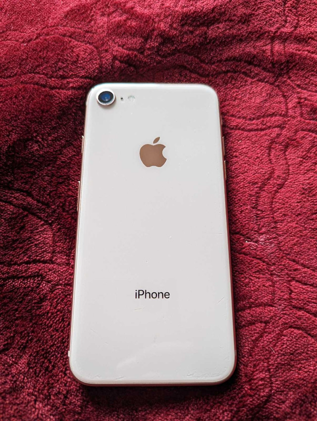 iPhone 8 64gb in Cell Phones in Kingston - Image 2