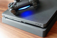 SONY PS4 WITH CONTROLLER