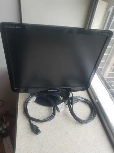 Samsung SyncMaster 932 BF computer monitor screen 19", View more