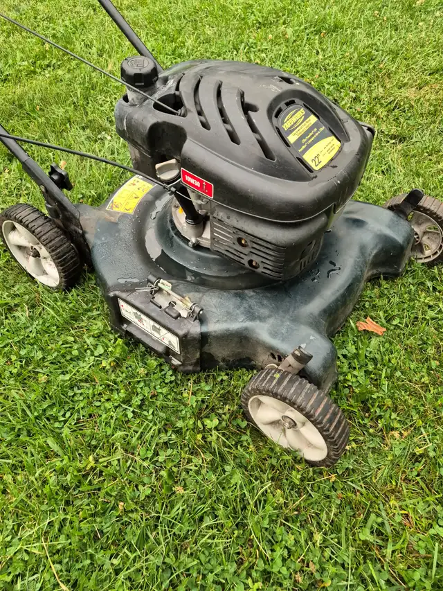 Gas Lawnmower 22'' yardwork's mulch push mower in Lawnmowers & Leaf Blowers in Oakville / Halton Region - Image 5