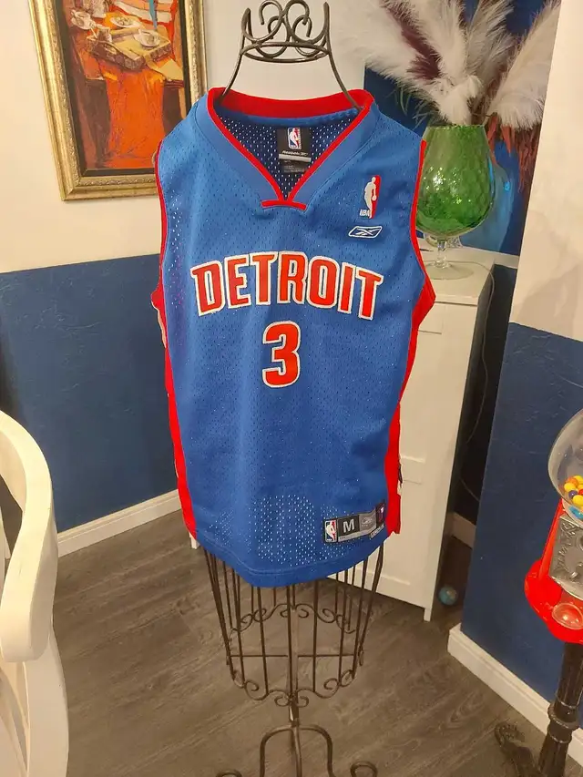 Detroit pistons youth jersey Wallace medium  in Basketball in Calgary - Image 2