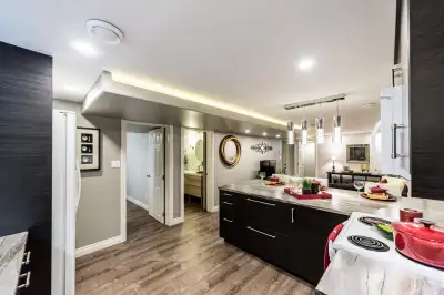 Cheerful 3 Bedroom 1 Bathroom Suite North Edmonton 780-729-9007