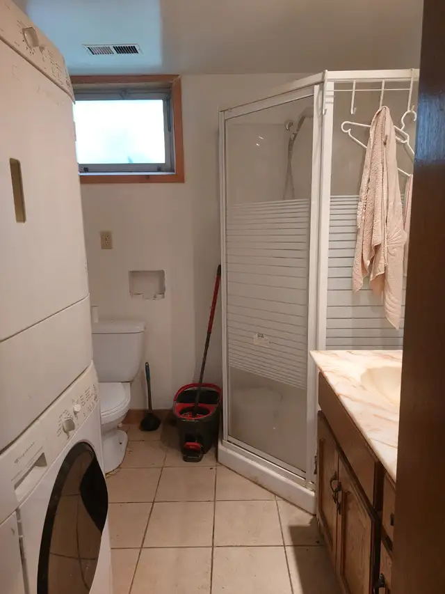 Brentwood Nice Furnished Bedroom Close to U of C and C-Train in Room Rentals & Roommates in Calgary - Image 6