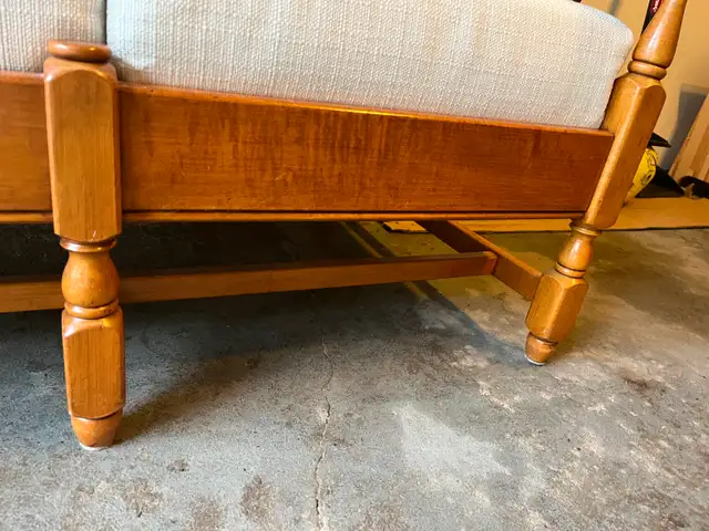 Solid Maple Couch – Brand New Cushions (Excellent Condition) in Couches & Futons in Ottawa - Image 7