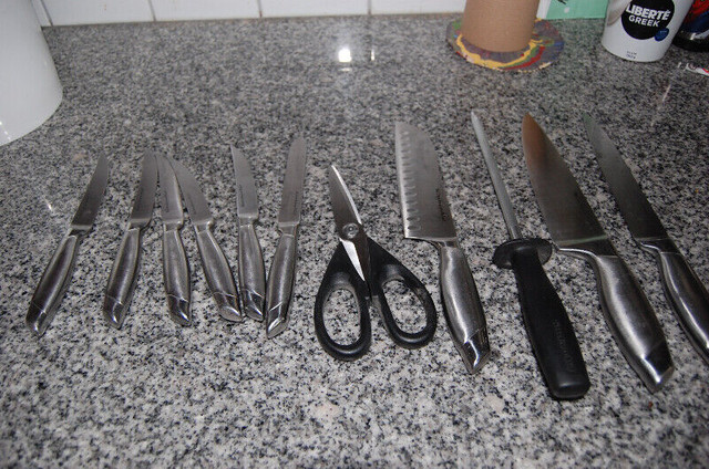 KitchenAid Knives with Knife block / Couteaux bloc a couteaux dans Vaisselle et articles de cuisine  à Longueuil/Rive Sud - Image 2
