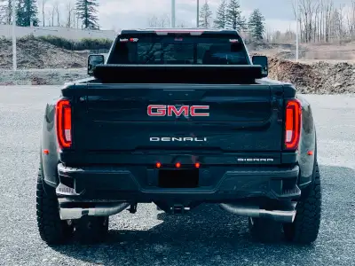 UNLEASHED L5P DURAMAX. - 2021 - Lifted with a BDS Lift. - American Made Aluminum Alloy High polished...