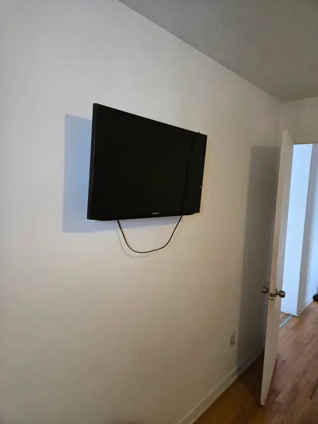 Spacious Furnished 4.5-Bedroom Apartment for $1,550 in Longueuil
