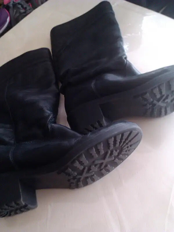 Women`s size 6.5 Winter Boots Leather black in Women's - Shoes in City of Toronto - Image 3