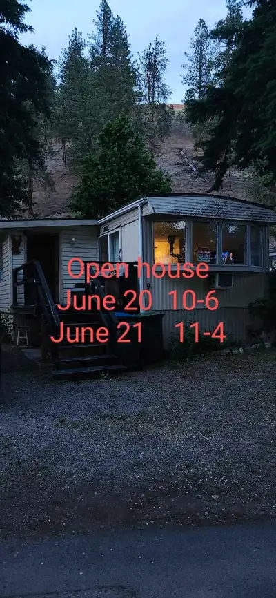 Nice 2 bedroom mobile home. Trepanier Creek mobile home park. #9 5432 Chidley road Peachland. Pad re...