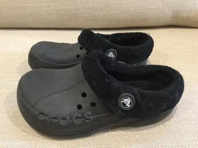 Crocs (Taille 3 = junior) in Kids & Youth in Longueuil / South Shore - Image 3