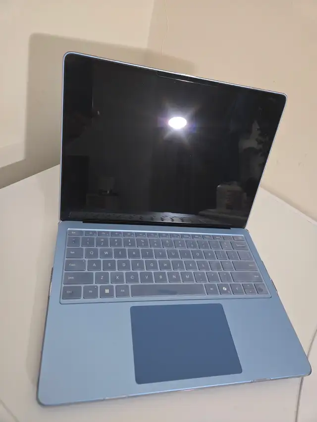 Microsoft Surface 7 Laptop 13.8