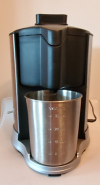Excellent Juicer WARING PRO-made in  USA
