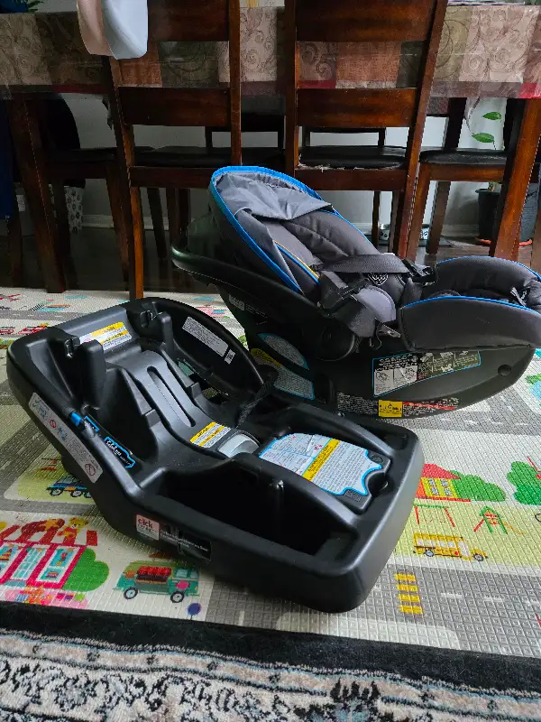 Graco Snugride 35 Lite LX Infant Rear Facing Car Seat in Strollers, Carriers & Car Seats in Mississauga / Peel Region - Image 5