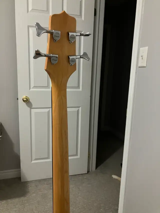 Beautiful Electric/Acoustic Takemine Bass Guitar in Guitars in Markham / York Region - Image 9