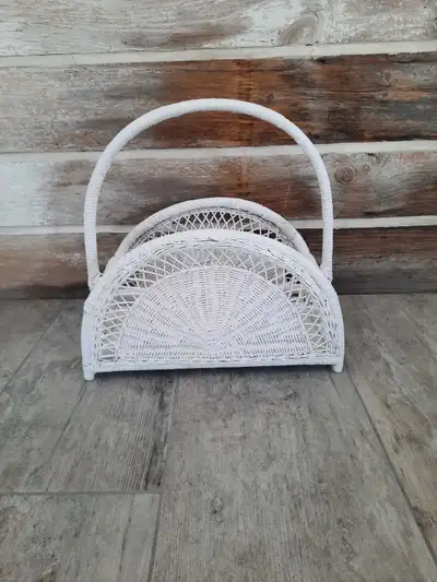 porte magazine en rotin, View more