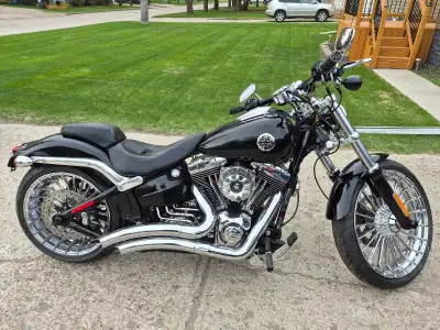 2013 Harley davidson breakout 103cubic inches , excellent condition fully serviced,new front and rea...