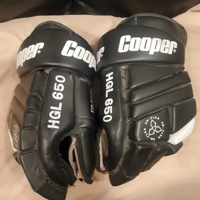 14" Sr. Cooper Hockey Gloves  in Hockey in Barrie - Image 4