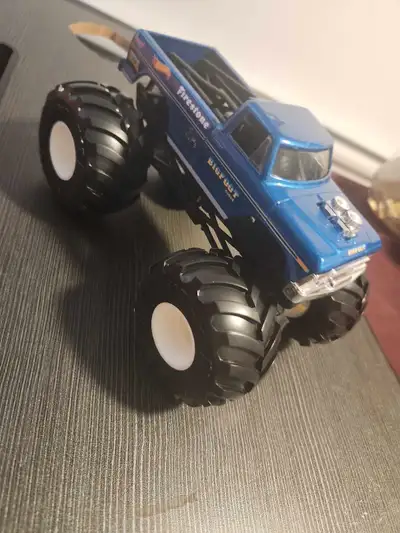 Voici un camion monstre Hot Wheels Firestone BIGFOOT 4x4x4, en bon état, prêt à rejoindre votre coll...
