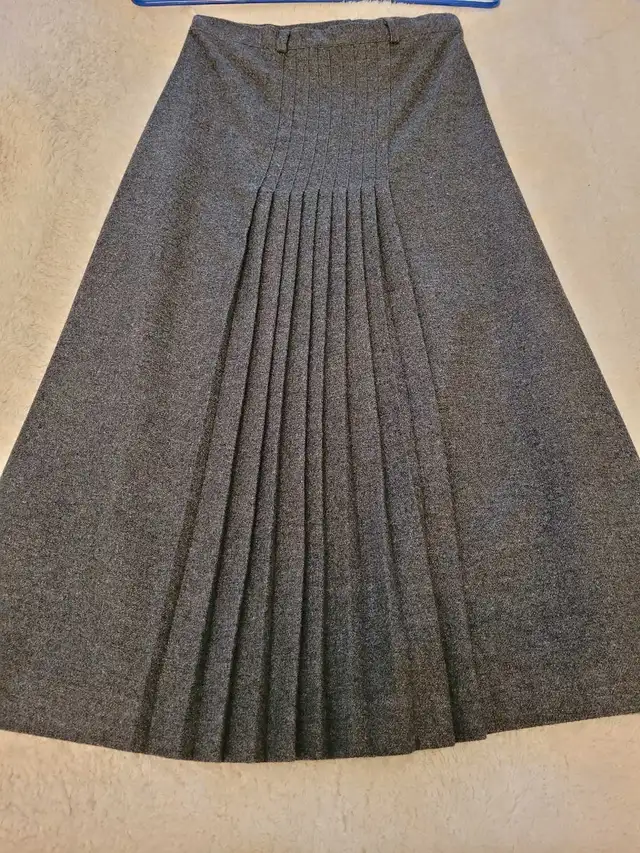 Wool Skirt in Women's - Dresses & Skirts in Mississauga / Peel Region - Image 2