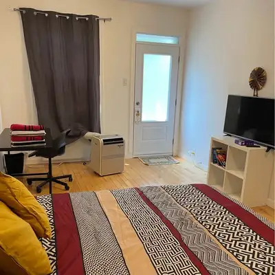 CHAMBRE DE LUXE – TOUT INCLUS – MÉTRO VIAU Libre le 1er AVRIL 2026 Vous cherchez un espace spacieux,...