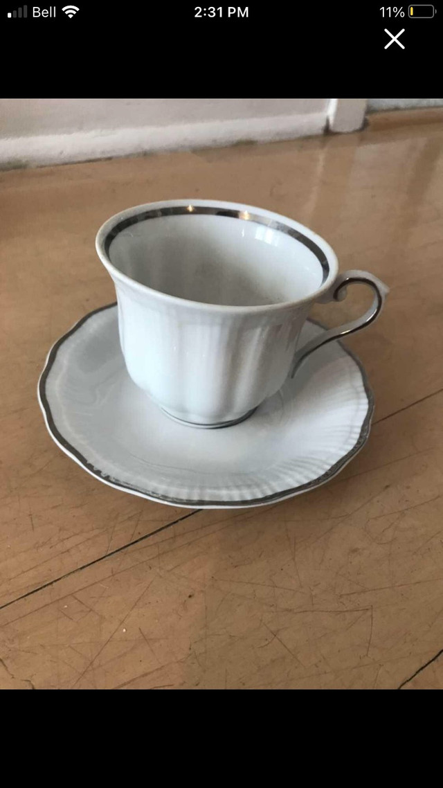 Walbrzych porcelaine cups & saucers - tasses & souscoupes   dans Vaisselle et articles de cuisine  à Ville de Montréal - Image 2