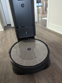 Roomba Vacuum robot i1+