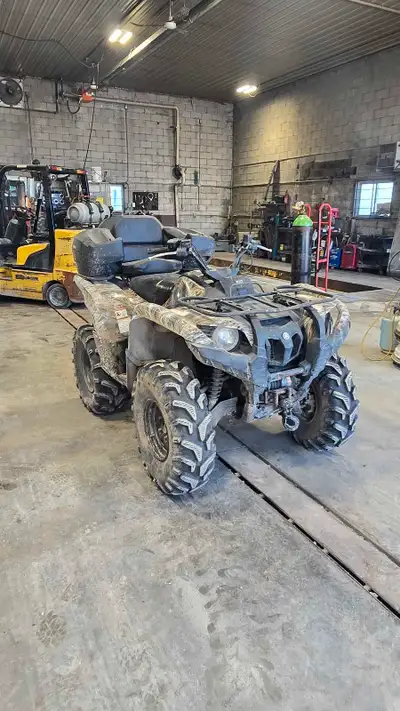 2008 Yamaha Grizzly 700FI 4x4 7300 KMS. Power Steering 28" Outlaws wheel spacers w/ 2 " lift. Comes...