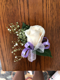 Real rose boutonnières for sale