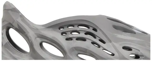 Yeezy Foam Runner Granite Size 10 & 11 in Men's Shoes in Oshawa / Durham Region - Image 3