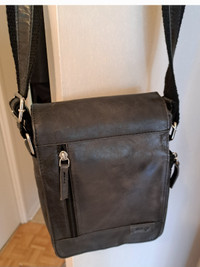 Leather Cross Bag ( Spain ) NEW * .(Unisex)