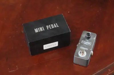 Lekato Looper mini foot pedal. Works great, got as a gift, just don't need it.