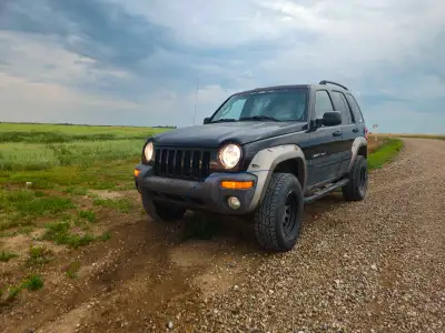 2003 Jeep Liberty 4x4 3.7L $4400.00 OBO or trades plus cash welcomed. Located in Moose Jaw, Saskatch...