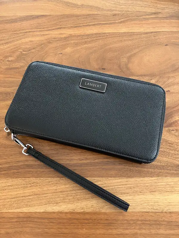 Étui à passeport familial Lambert in Bags & Luggage in City of Montréal - Image 2