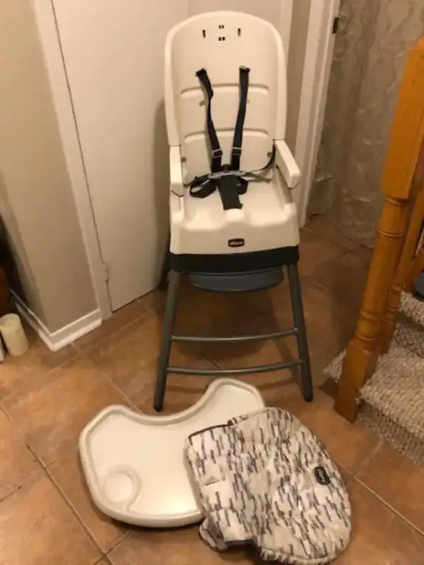3-in-1 high chair, booster seat + more in Feeding & High Chairs in Oakville / Halton Region - Image 3