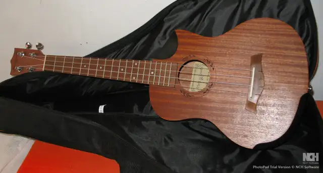 Ukulele Martin Smith Model: UK 712T-N Vintage Like New Condt. A1 in String in Edmonton - Image 3
