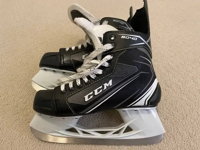 CCM Skates - men’s size 6 in Skates & Blades in Markham / York Region - Image 2